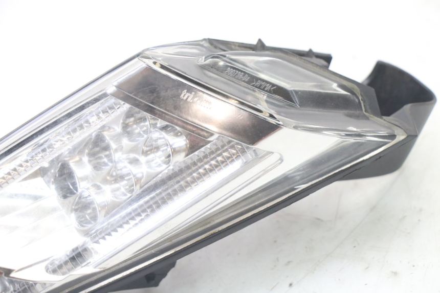 photo de PRAWE TYLNE ŚWIATŁO PEUGEOT SATELIS 125 (2013 - 2018) - Inny kąt widzenia