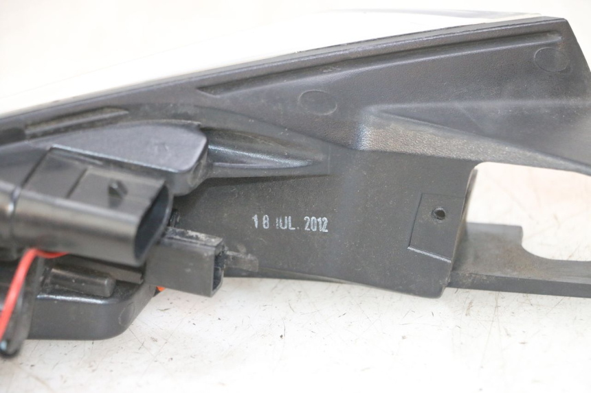 photo de PRAWE TYLNE ŚWIATŁO PEUGEOT SATELIS 125 (2013 - 2018) - Zoom stanu zużycia