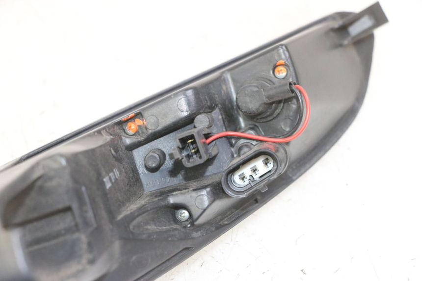 photo de PRAWE TYLNE ŚWIATŁO PEUGEOT SATELIS 125 (2013 - 2018) - Zbliżenie techniczne