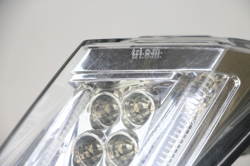 photo de PRAWE TYLNE ŚWIATŁO PEUGEOT SATELIS 125 (2013 - 2018) - Punkty mocowania