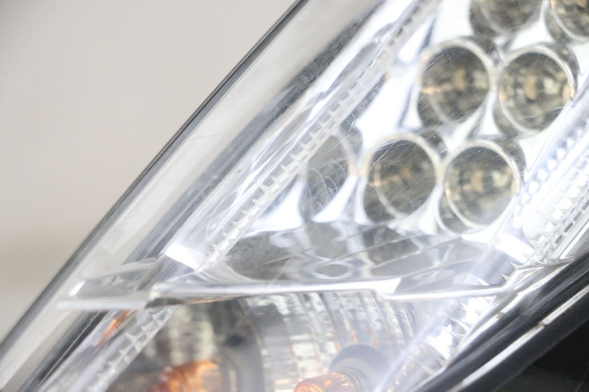 photo de PRAWE TYLNE ŚWIATŁO PEUGEOT SATELIS 125 (2013 - 2018) - Stan powierzchni