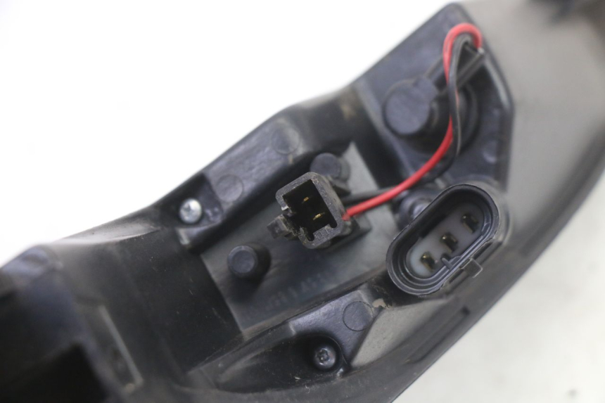 photo de PRAWE TYLNE ŚWIATŁO PEUGEOT SATELIS 125 (2013 - 2018) - Punkty mocowania