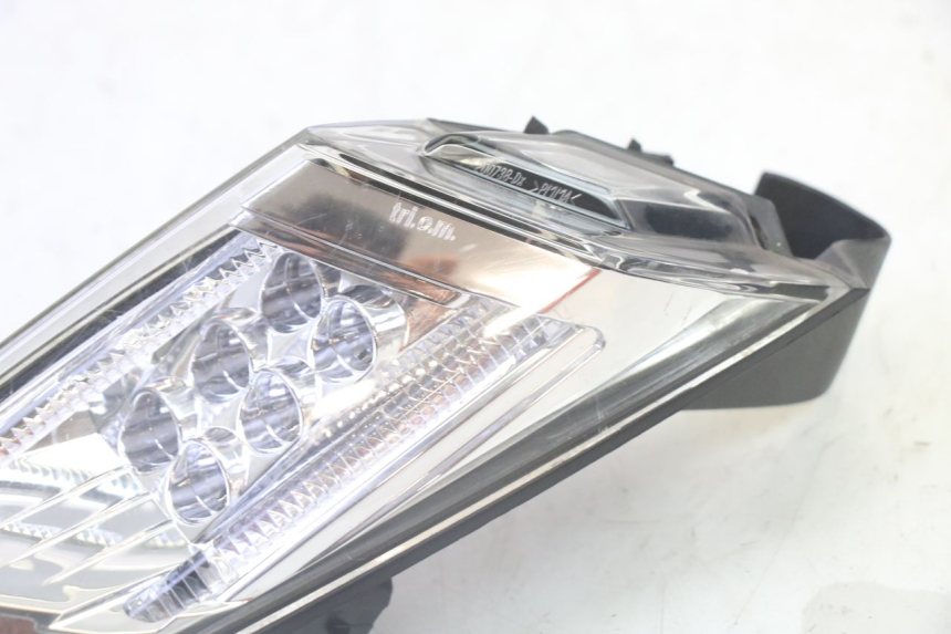 photo de PRAWE TYLNE ŚWIATŁO PEUGEOT SATELIS 125 (2013 - 2018) - Zoom stanu zużycia