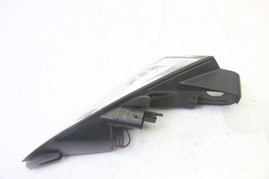 photo de PRAWE TYLNE ŚWIATŁO PEUGEOT SATELIS 125 (2013 - 2018) - Zbliżenie techniczne