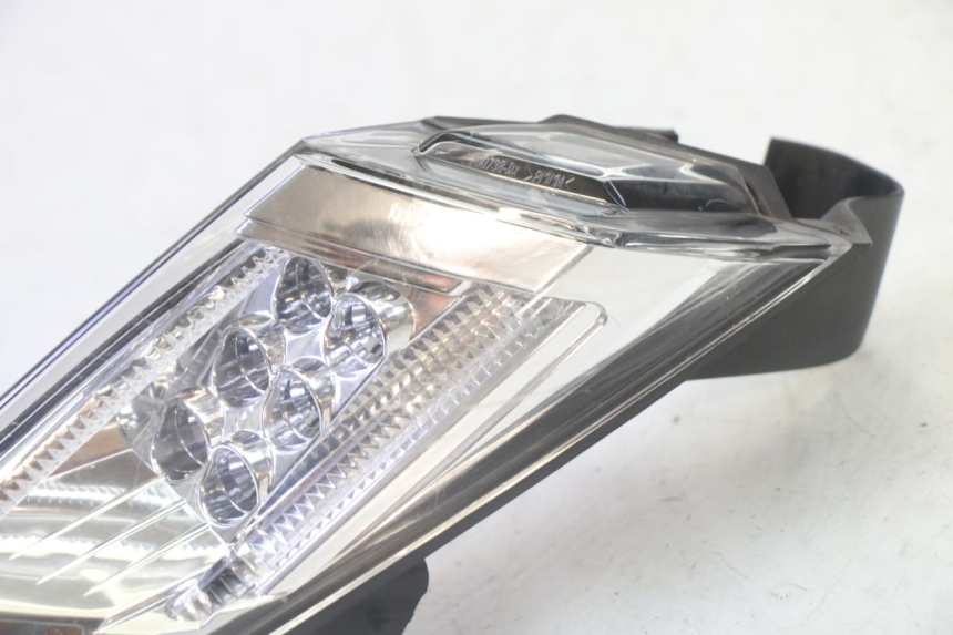 photo de PRAWE TYLNE ŚWIATŁO PEUGEOT SATELIS 125 (2010 - 2012) - Zoom stanu zużycia