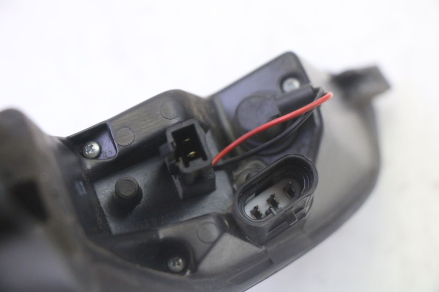 photo de PRAWE TYLNE ŚWIATŁO PEUGEOT SATELIS 125 (2010 - 2012) - Stan powierzchni