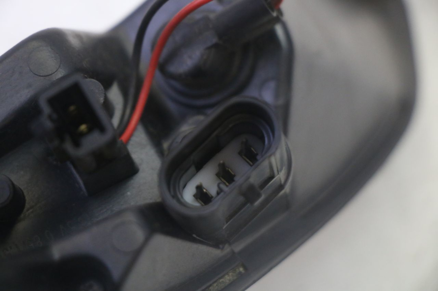 photo de PRAWE TYLNE ŚWIATŁO PEUGEOT SATELIS 125 (2013 - 2018) - Stan powierzchni