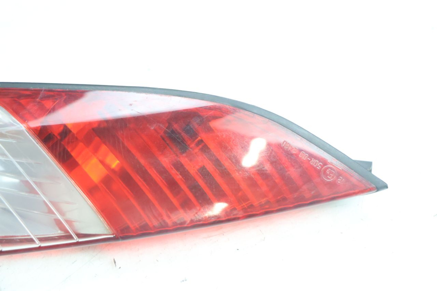 photo de PRAWE TYLNE ŚWIATŁO PEUGEOT SATELIS 125 (2006 - 2009) - Zoom stanu zużycia