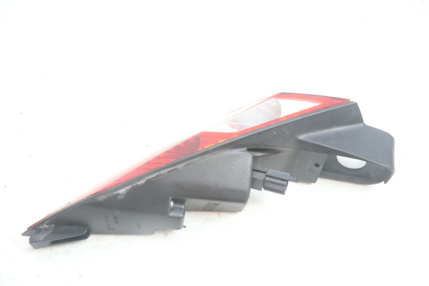 photo de PRAWE TYLNE ŚWIATŁO PEUGEOT SATELIS 125 (2006 - 2009) - Zbliżenie techniczne