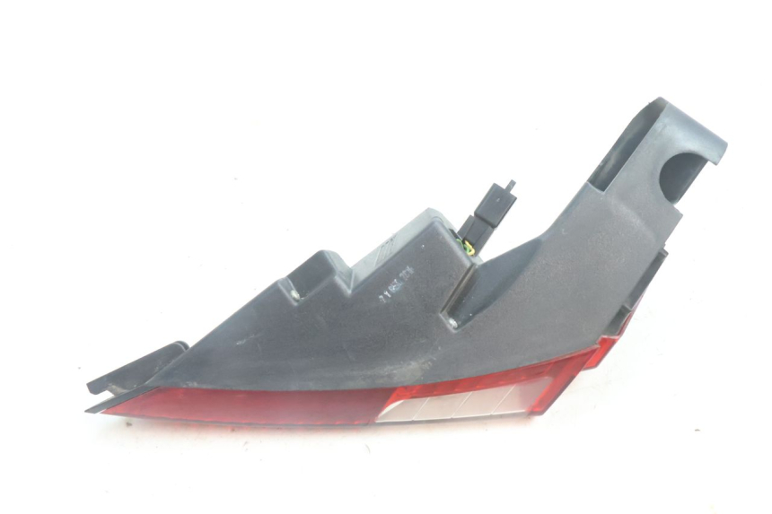 photo de PRAWE TYLNE ŚWIATŁO PEUGEOT SATELIS 125 (2006 - 2009) - Zoom stanu zużycia