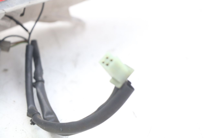 photo de PRAWE TYLNE ŚWIATŁO MBK SKYCRUISER 125 (2006 - 2009) - Zoom stanu zużycia