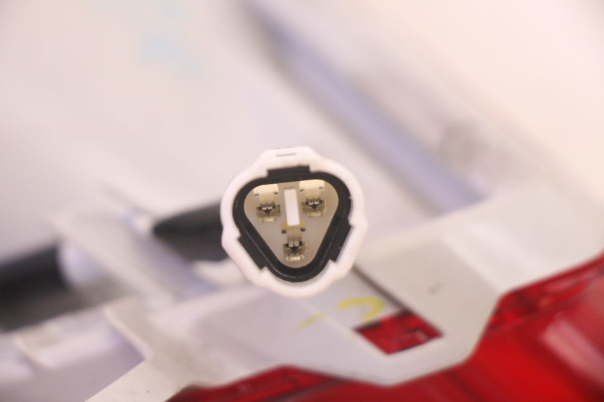 photo de PRAWE TYLNE ŚWIATŁO YAMAHA TRICITY 300 (2020 - 2024) - Część sprawdzona