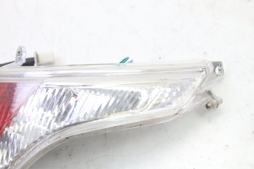 photo de PRAWE TYLNE ŚWIATŁO PEUGEOT VIVACITY NEW 2T 50 (2008 - 2017) - Zoom stanu zużycia