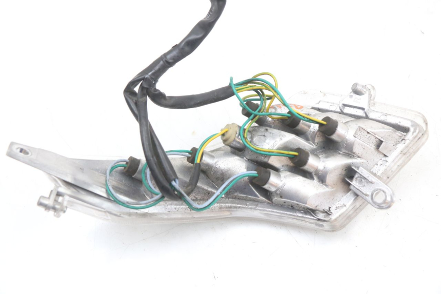 photo de PRAWE TYLNE ŚWIATŁO PEUGEOT VIVACITY NEW 4T 50 (2008 - 2017) - Zbliżenie techniczne