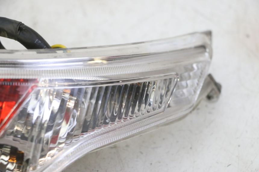 photo de PRAWE TYLNE ŚWIATŁO PEUGEOT VIVACITY NEW 4T 50 (2008 - 2017) - Zoom stanu zużycia