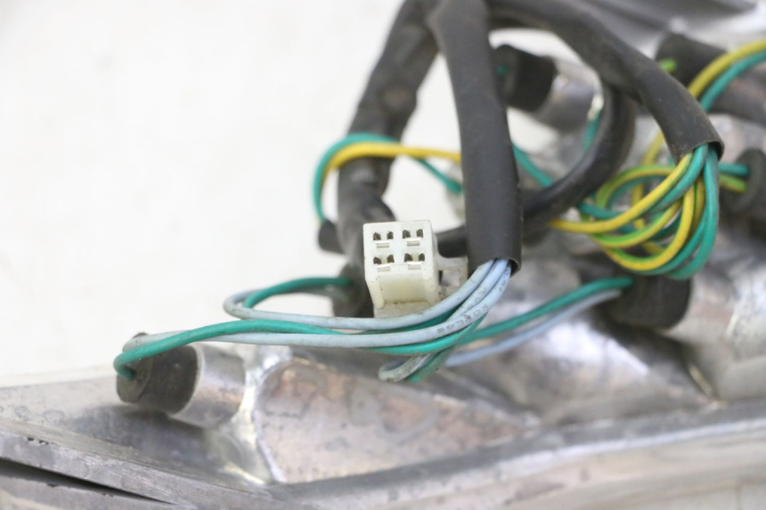 photo de PRAWE TYLNE ŚWIATŁO PEUGEOT VIVACITY NEW 4T 50 (2008 - 2017) - Zbliżenie techniczne