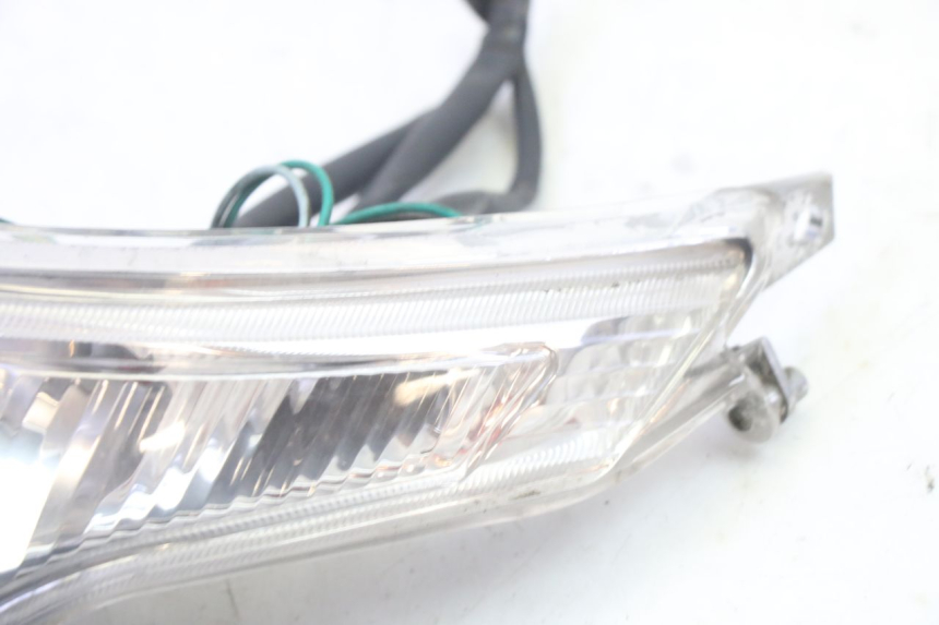 photo de PRAWE TYLNE ŚWIATŁO PEUGEOT VIVACITY NEW 4T 50 (2008 - 2017) - Zbliżenie techniczne