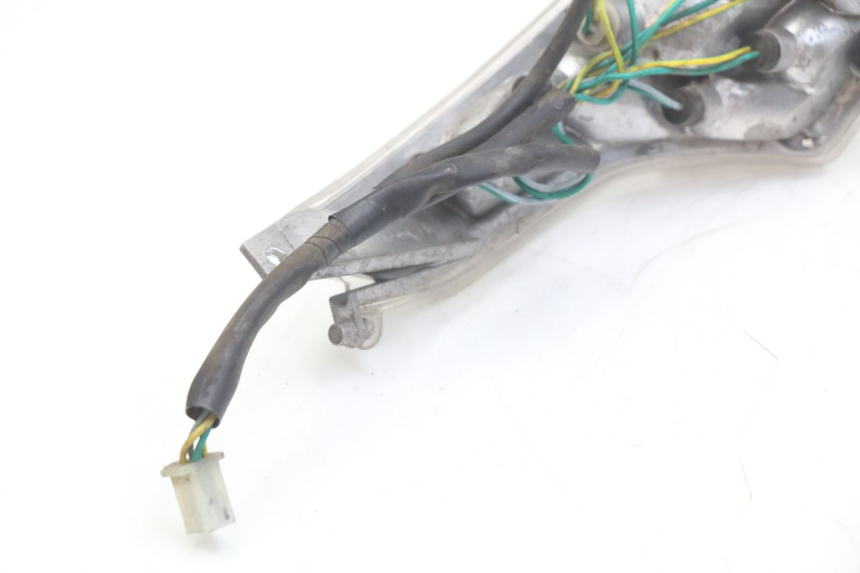 photo de PRAWE TYLNE ŚWIATŁO PEUGEOT VIVACITY 125 (2010 - 2017) - Inny kąt widzenia