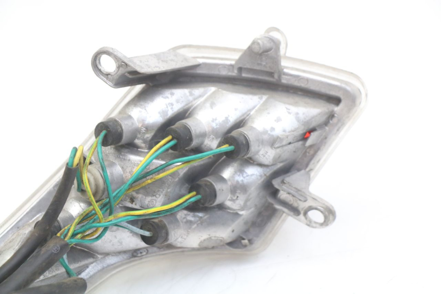 photo de PRAWE TYLNE ŚWIATŁO PEUGEOT VIVACITY 125 (2010 - 2017) - Zbliżenie techniczne