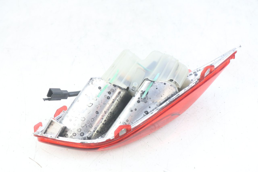 photo de PRAWE TYLNE ŚWIATŁO YAMAHA X-MAX XMAX 125 (2010 - 2013) - Inny kąt widzenia