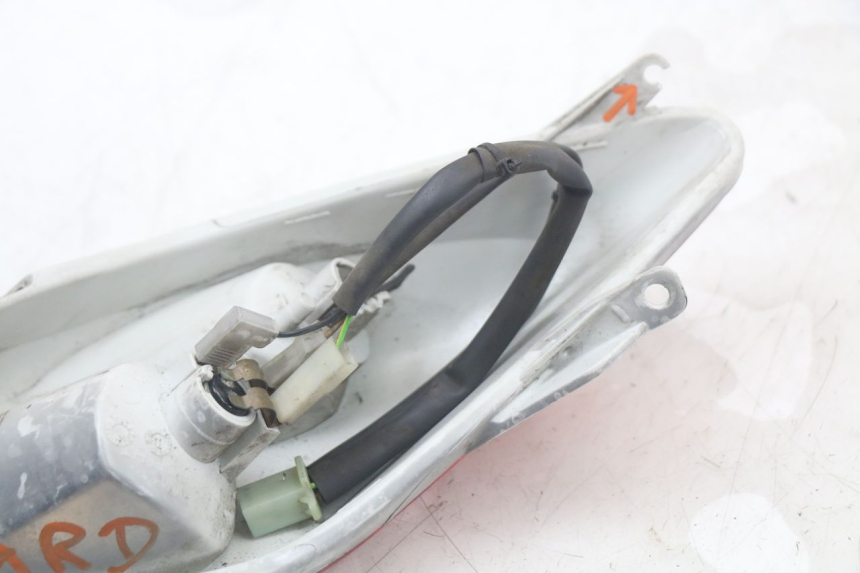 photo de PRAWE TYLNE ŚWIATŁO YAMAHA XMAX X-MAX 125 (2006 - 2009) - Część sprawdzona