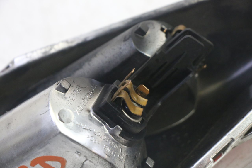 photo de PRAWE TYLNE ŚWIATŁO YAMAHA X-MAX XMAX 250 (2006 - 2009) - Oznaczenia i referencje