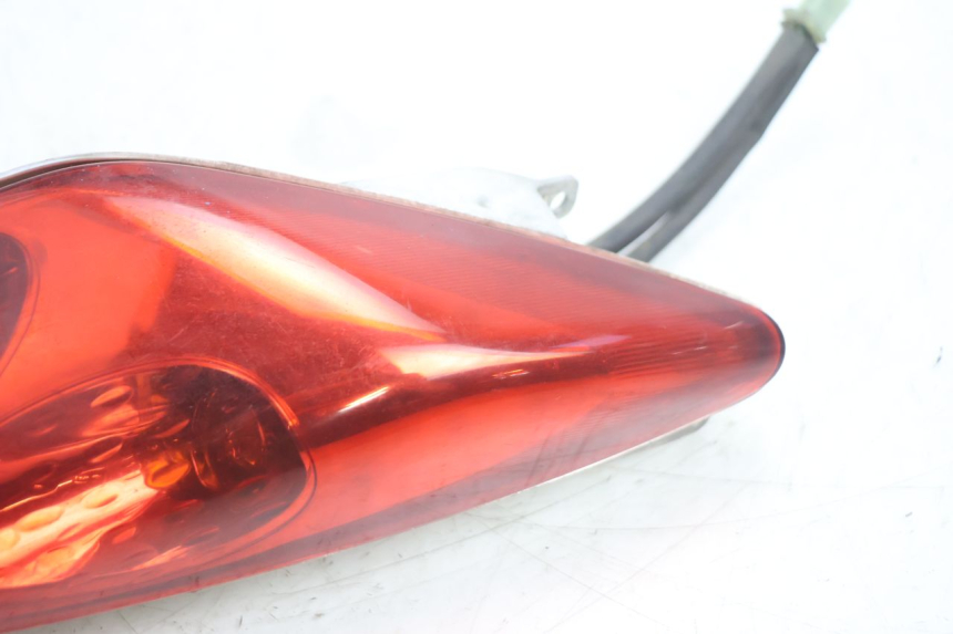 photo de PRAWE TYLNE ŚWIATŁO YAMAHA XMAX X-MAX 125 (2006 - 2009) - Zoom stanu zużycia