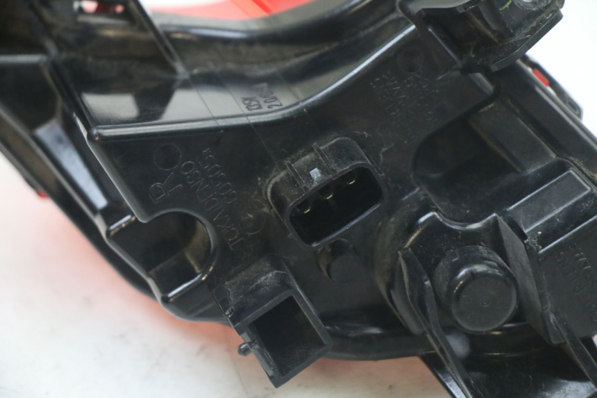 photo de PRAWE TYLNE ŚWIATŁO YAMAHA YP T-MAX TMAX 530 (2017 - 2020) - Stan powierzchni