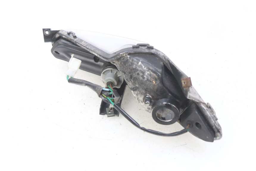 photo de PRAWE TYLNE ŚWIATŁO YAMASAKI YM T 125 (2015 - 2020) - Punkty mocowania