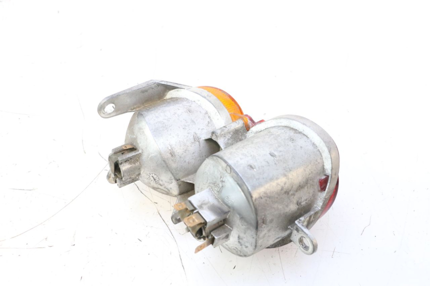 photo de PRAWE TYLNE ŚWIATŁO YAMAHA YP MAJESTY 125 (1998 - 2001) - Inny kąt widzenia