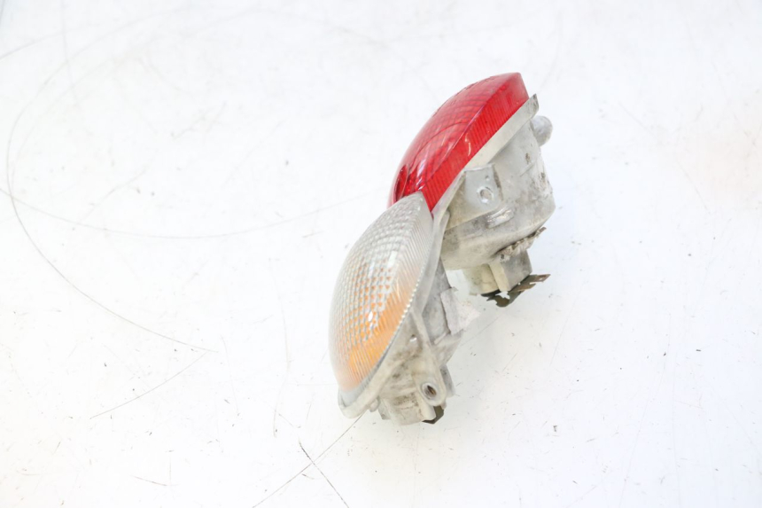photo de PRAWE TYLNE ŚWIATŁO YAMAHA YP MAJESTY 125 (2007 - 2010) - Inny kąt widzenia