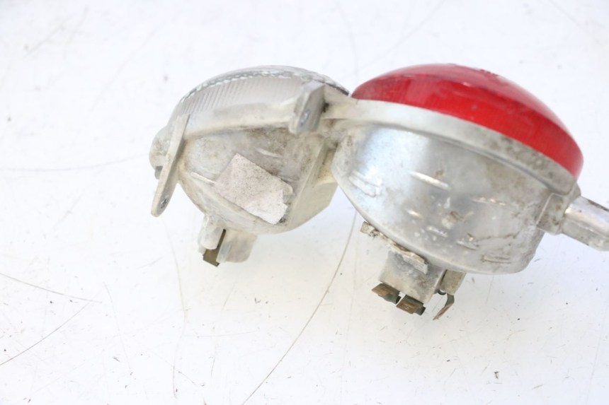 photo de PRAWE TYLNE ŚWIATŁO YAMAHA YP MAJESTY 125 (2007 - 2010) - Zbliżenie techniczne