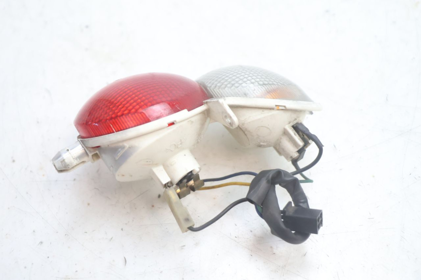 photo de PRAWE TYLNE ŚWIATŁO YAMAHA YP MAJESTY 125 (2002 - 2006) - Zoom stanu zużycia