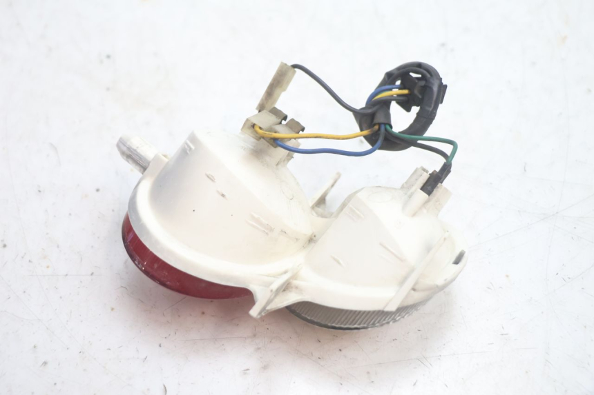 photo de PRAWE TYLNE ŚWIATŁO YAMAHA YP MAJESTY 125 (2002 - 2006) - Inny kąt widzenia