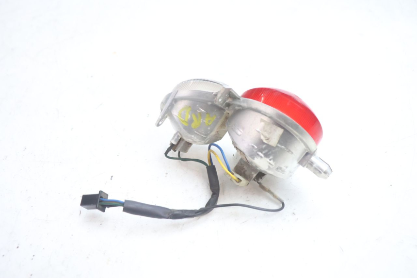 photo de PRAWE TYLNE ŚWIATŁO YAMAHA YP MAJESTY 125 (2002 - 2006) - Inny kąt widzenia