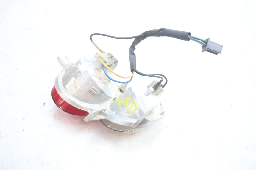 photo de PRAWE TYLNE ŚWIATŁO YAMAHA YP MAJESTY 125 (2002 - 2006) - Zbliżenie techniczne