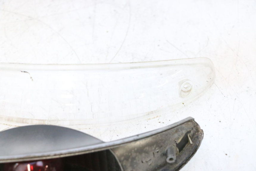 photo de LAMPA TYLNA PEUGEOT ELYSTAR 50 (2002 - 2014) - Zoom stanu zużycia
