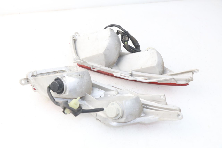 photo de LAMPA TYLNA HONDA FES PANTHEON 125 (2003 - 2007) - Zoom stanu zużycia