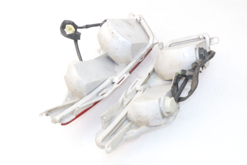 photo de LAMPA TYLNA HONDA FES PANTHEON 125 (2003 - 2007) - Inny kąt widzenia