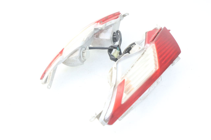 photo de LAMPA TYLNA HONDA FES PANTHEON 125 (2003 - 2007) - Zbliżenie techniczne