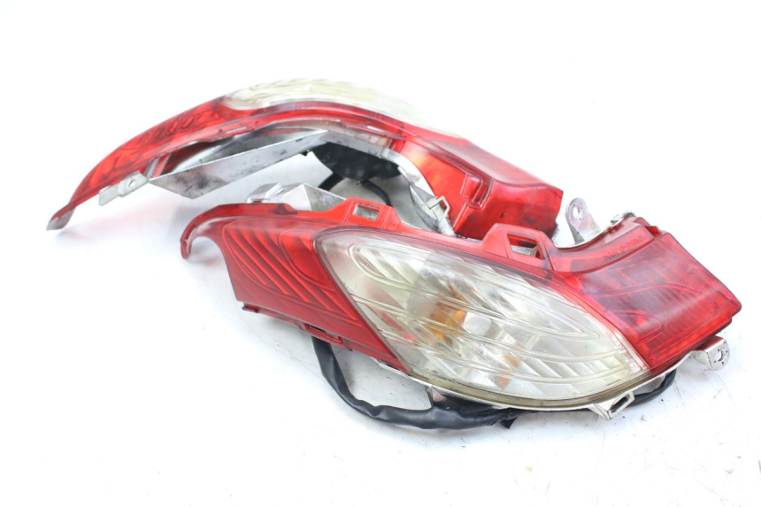 photo de LAMPA TYLNA HONDA FES S-WING SWING ABS 125 (2007 - 2015) - Zbliżenie techniczne