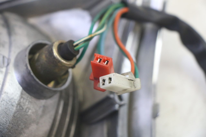 photo de LAMPA TYLNA SYM FIDDLE 3 III 125 (2014 - 2020) - Punkty mocowania