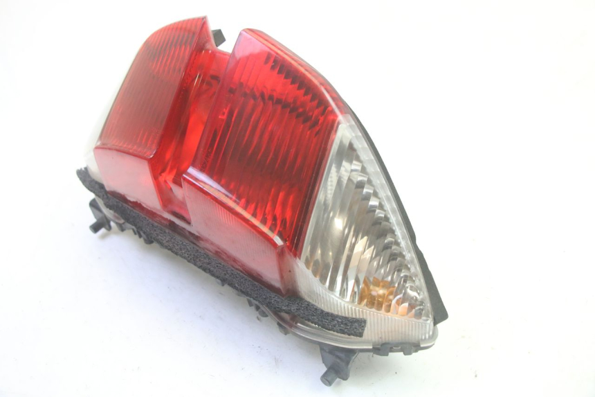 photo de LAMPA TYLNA YAMAHA FJR ABS 1300 (2006 - 2012) - Zbliżenie techniczne