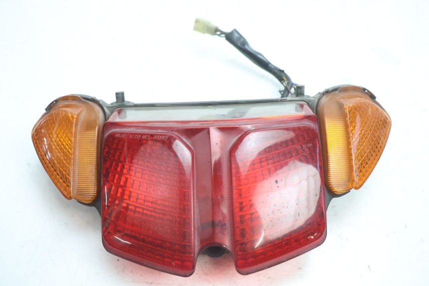 photo de ŚWIATŁO TYLNE YAMAHA FJR 1300 (2001 - 2005) - Zbliżenie techniczne