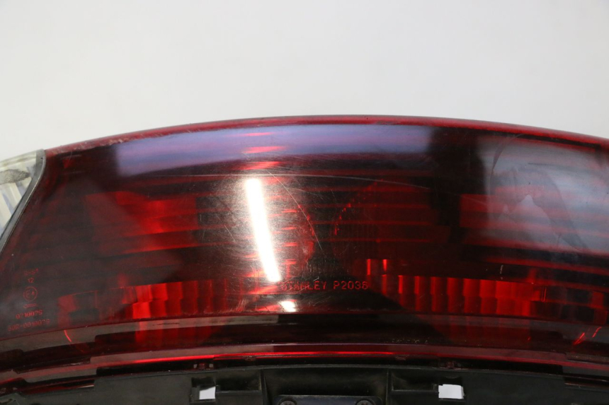 photo de LAMPA TYLNA HONDA FJS SILVER WING SILVERWING 400 (2005 - 2008) - Szczegół części