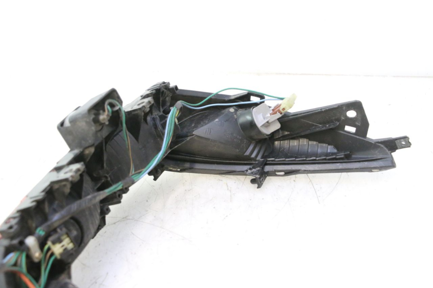 photo de LAMPA TYLNA HONDA FJS SILVER WING SILVERWING 400 (2005 - 2008) - Widok z bliska