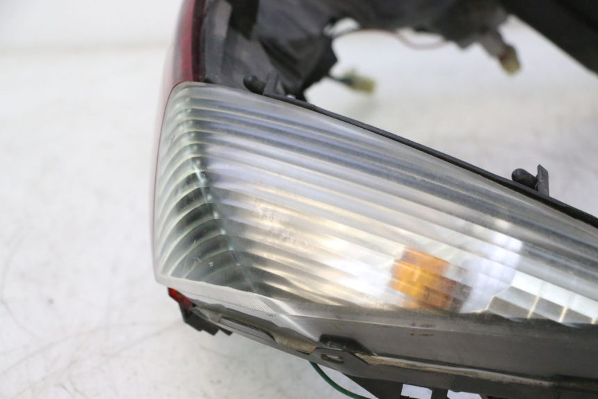 photo de LAMPA TYLNA HONDA FJS SILVER WING SILVERWING 400 (2005 - 2008) - Struktura - zbliżenie