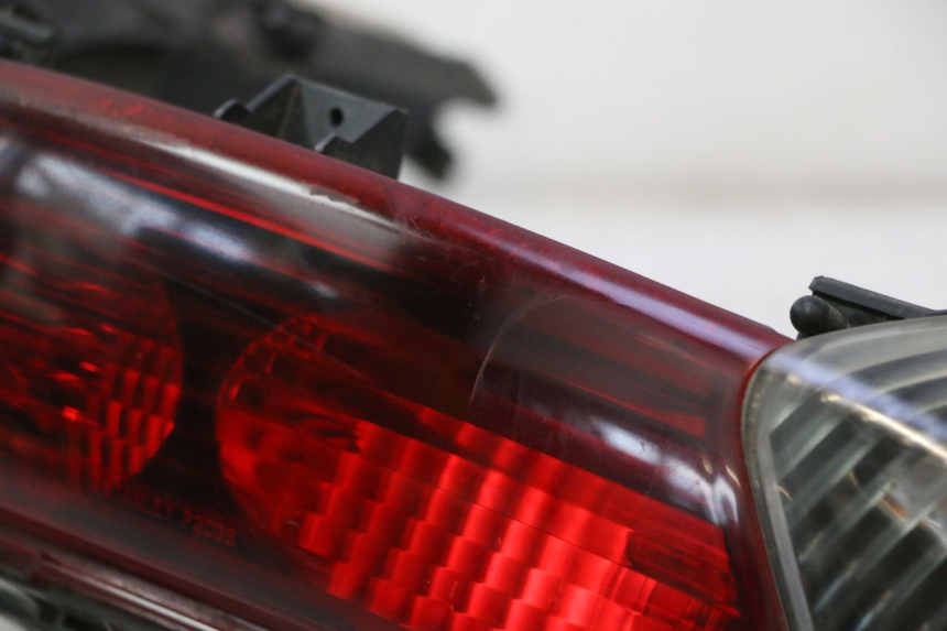 photo de LAMPA TYLNA HONDA FJS SILVER WING SILVERWING 400 (2005 - 2008) - Zoom jakości