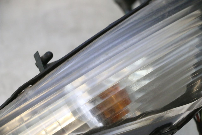 photo de LAMPA TYLNA HONDA FJS SILVER WING SILVERWING 400 (2005 - 2008) - Zbliżenie techniczne
