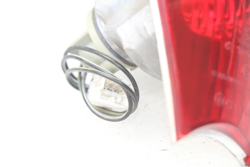 photo de LAMPA TYLNA PIAGGIO FLY 100 (2006 - 2010) - Zoom stanu zużycia